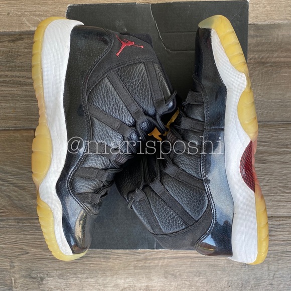 Air Jordan 11 Retro 72-10 - Picture 2 of 5